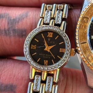 Vintage ladies luxury wrist watch with brand new battery! Works and looks great!